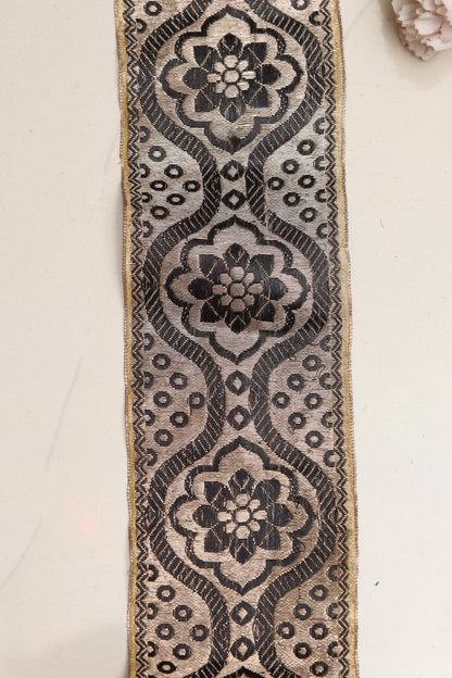 Golden Banarasi Handloom Vintage Pure Silk Border Lace ( 1 Mtr ) - Luxurion World