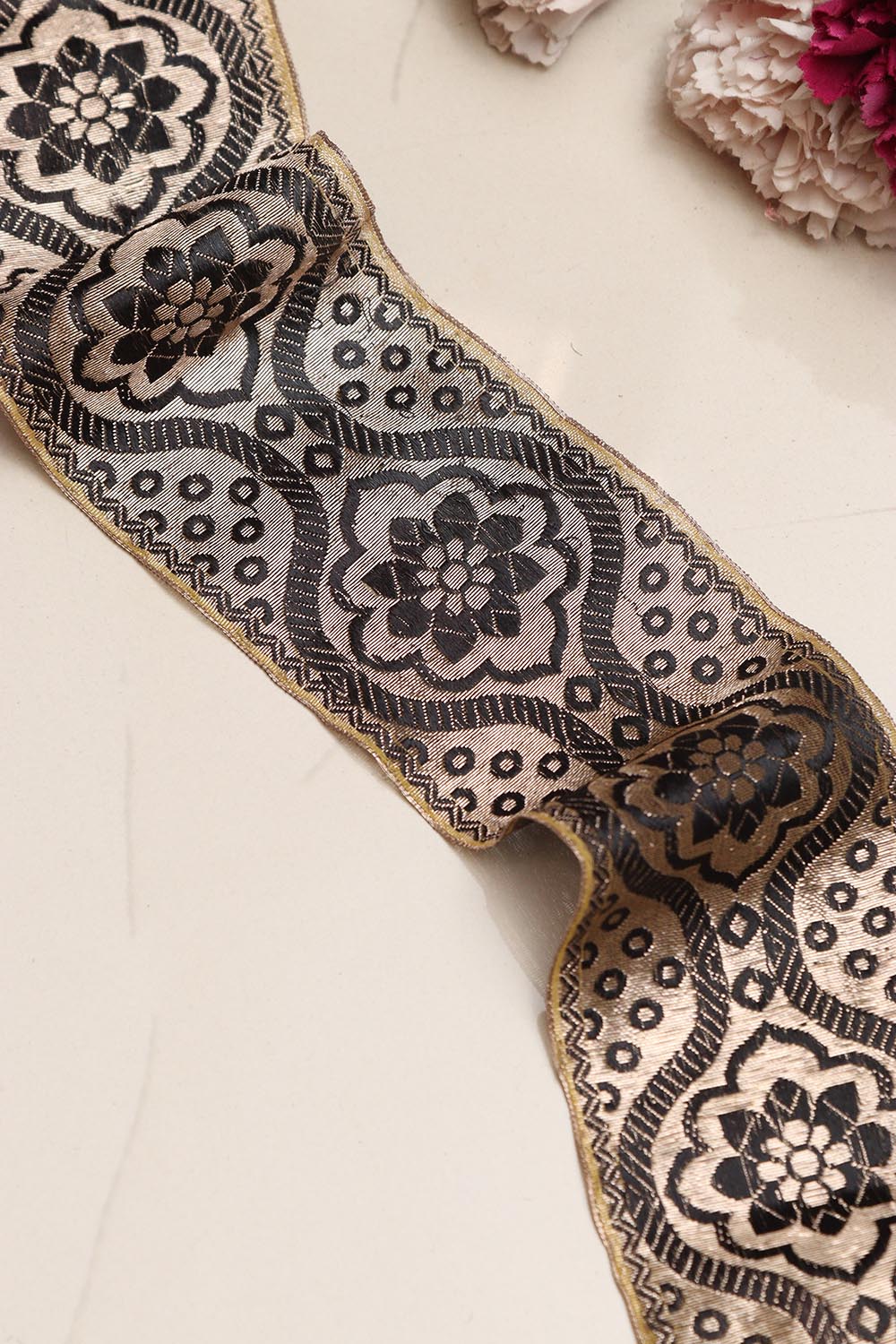 Golden Banarasi Handloom Vintage Pure Silk Border Lace ( 1 Mtr ) - Luxurion World