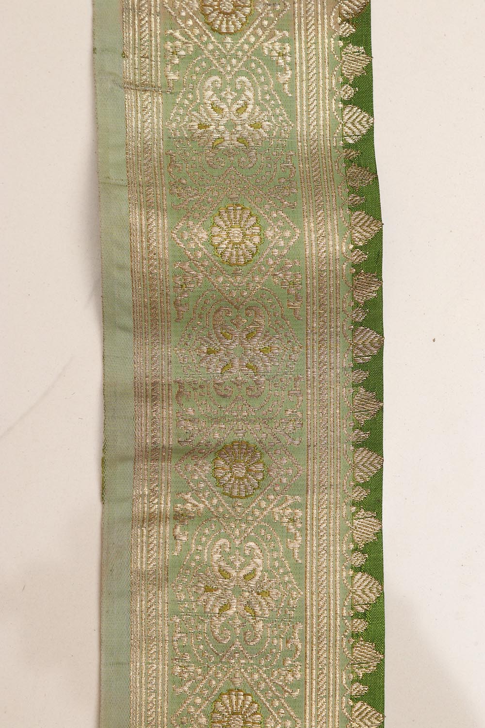 Green Banarasi Handloom Vintage Pure Silk Border Lace ( 4.15 Mtr ) - Luxurion World
