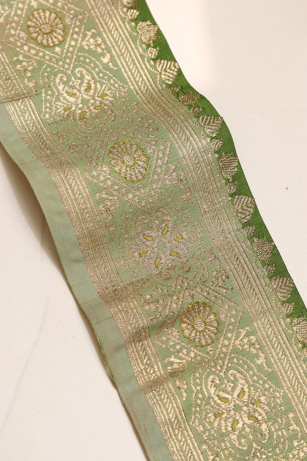 Green Banarasi Handloom Vintage Pure Silk Border Lace ( 4.15 Mtr ) - Luxurion World