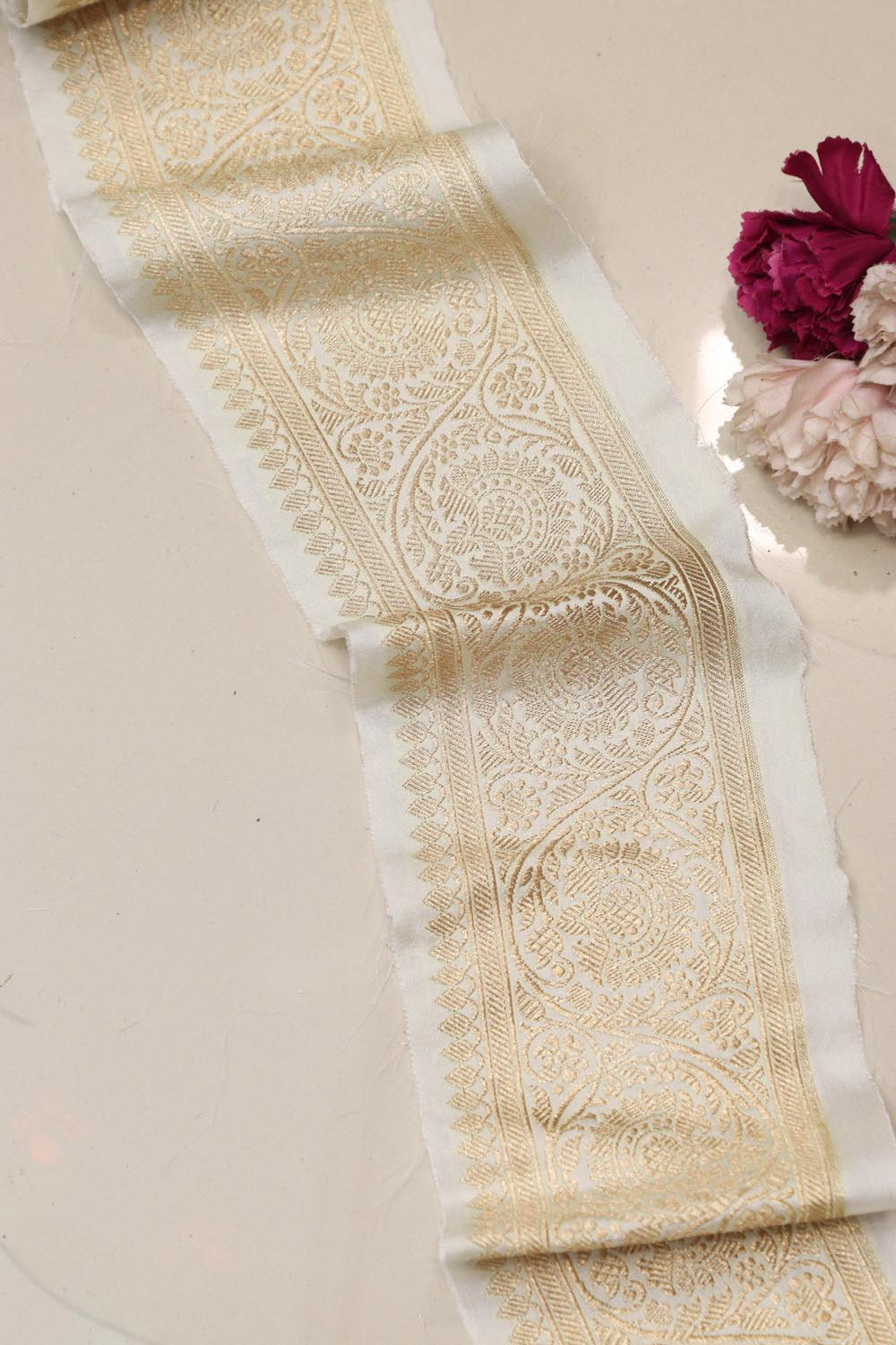 Dyeable Banarasi Mashru Silk Border (1 mtr) - Luxurion World