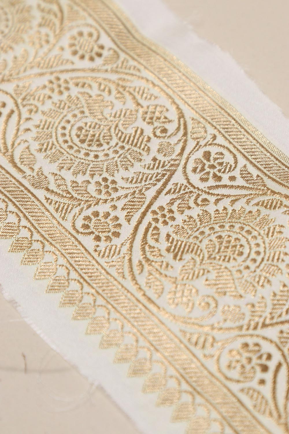 Off White Banarasi Handloom Vintage Pure Silk Border Lace - Luxurion World