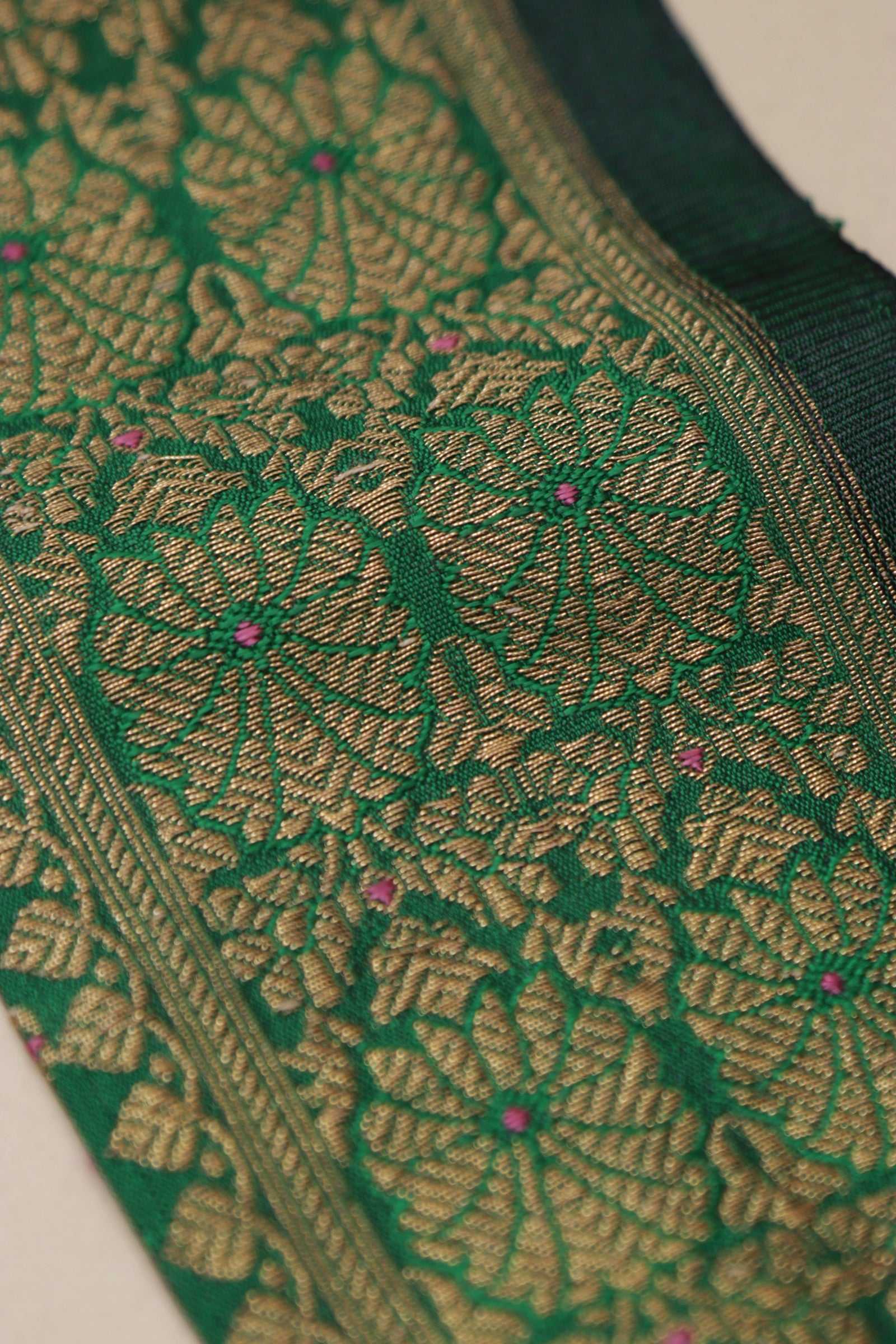 Green Banarasi Handloom Vintage Pure Silk Border Lace ( 1 Mtr ) - Luxurion World