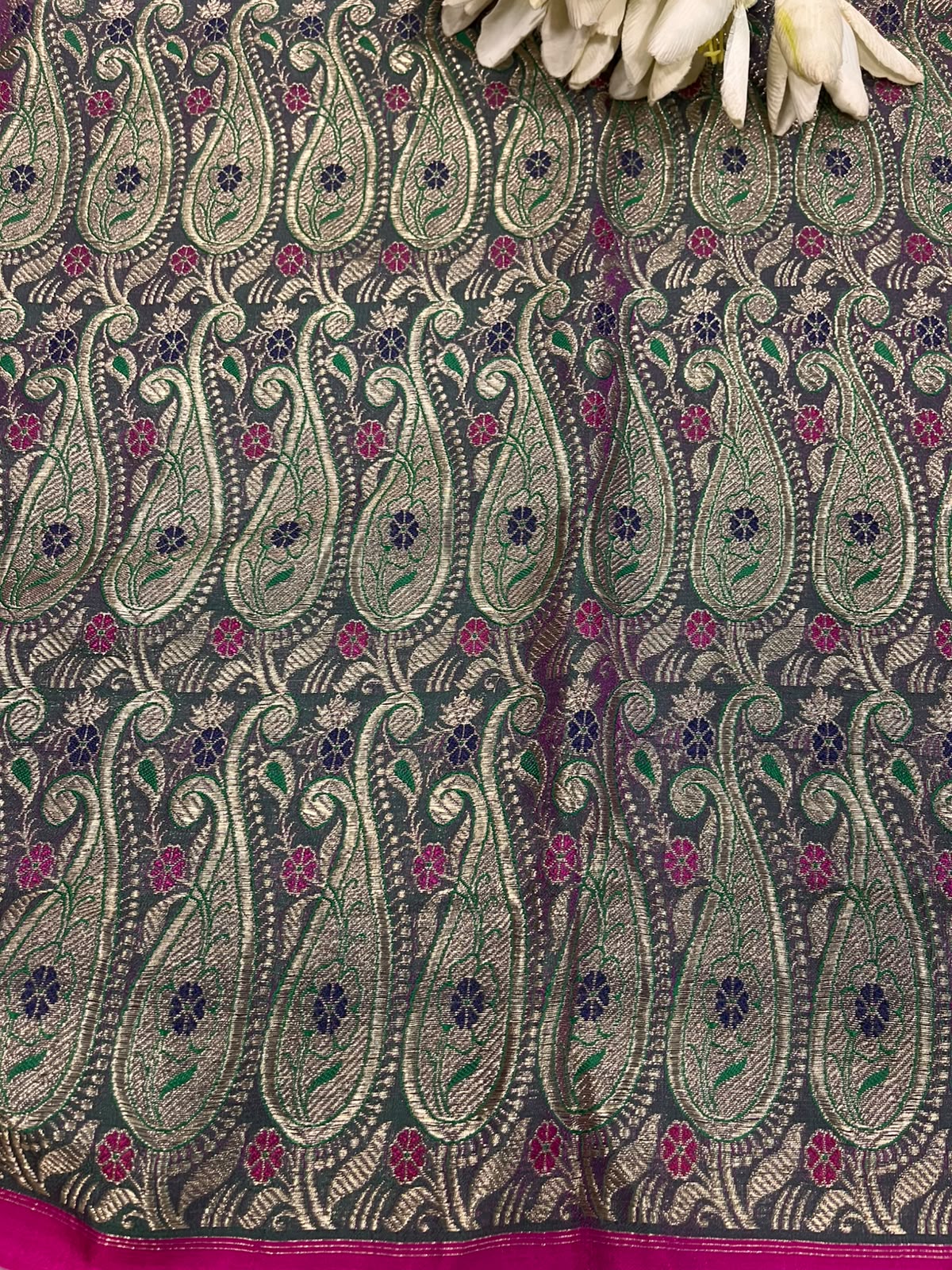 Green Banarasi Pure Silk Vintage Border Lace ( 1 Mtr )