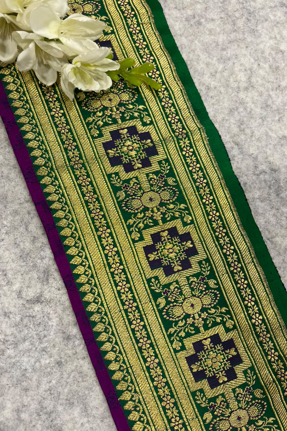Green Banarasi Pure Silk Lace  Vintage Border With Pallu Occasion