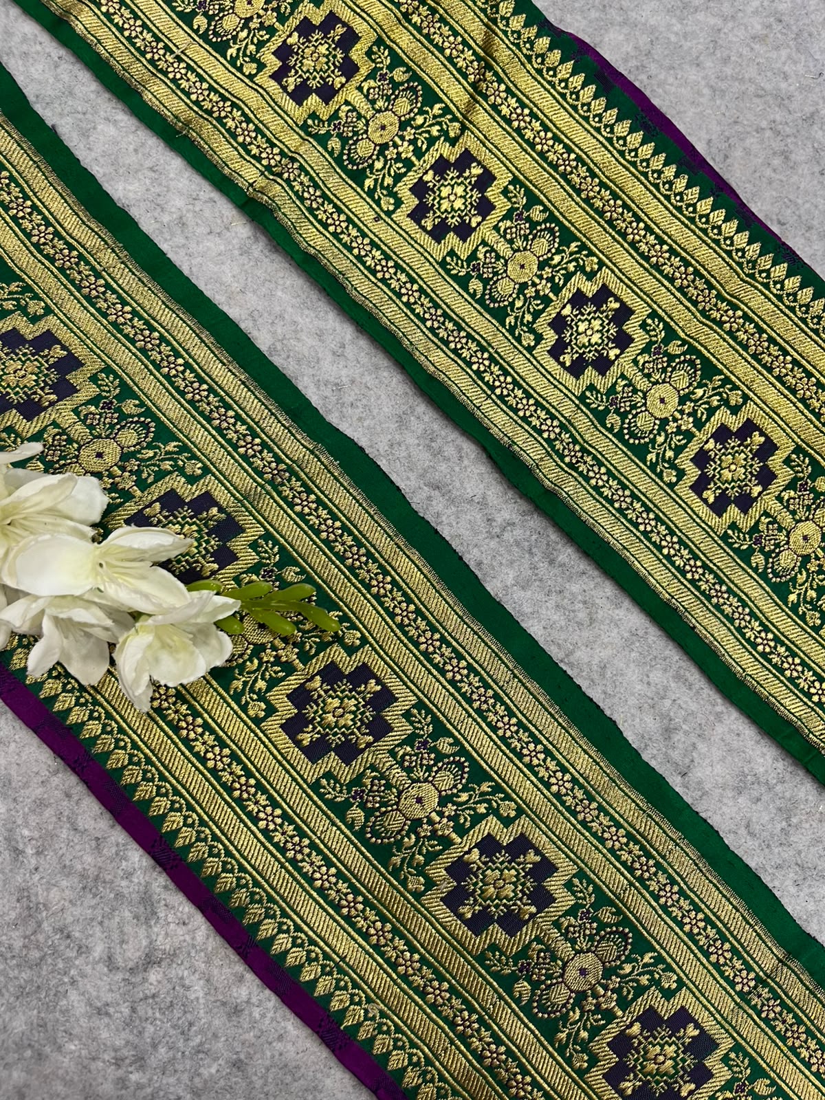Green Banarasi Pure Silk Lace  Vintage Border With Pallu Occasion