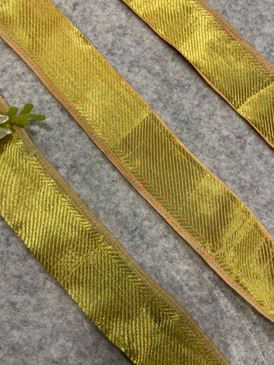 IL2B126102211 Yellow Banarasi Pure Silk Vintage Border Lace