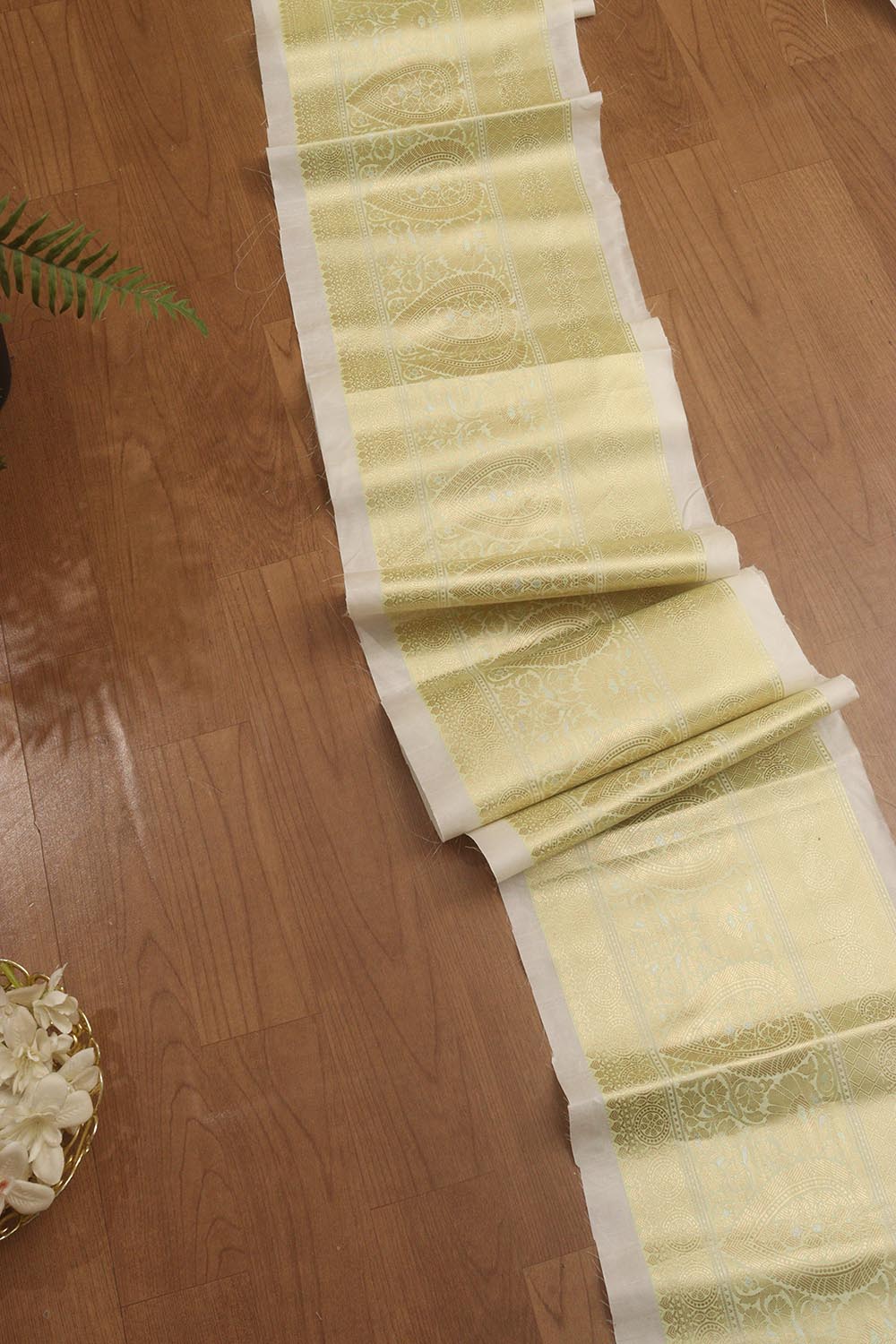 Dyeable Banarasi Silk Lace ( 1 Mtr ) - Luxurion World