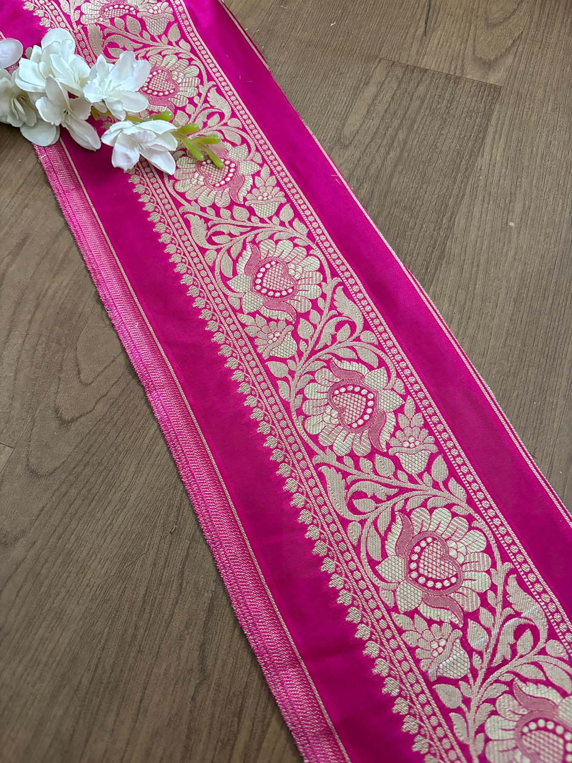 Stunning Pink Banarasi Silk Lace ( 2.5 Mtr ) - Luxurion World