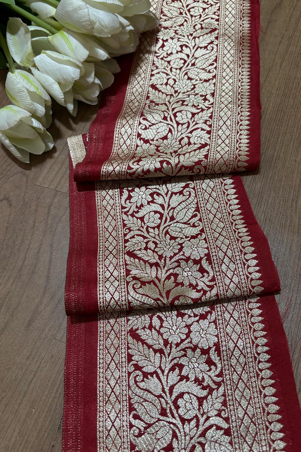 Red Banarasi Silk Lace: Classic Beauty (1 Mtr) - Luxurion World