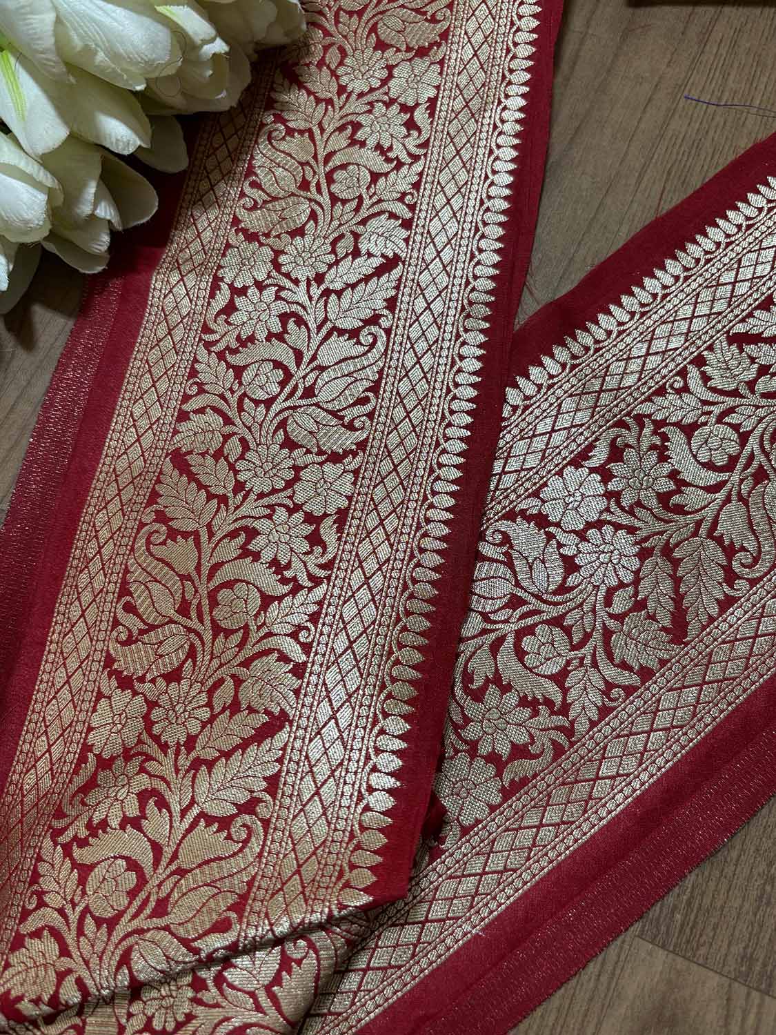 Red Banarasi Silk Lace: Classic Beauty (1 Mtr) - Luxurion World