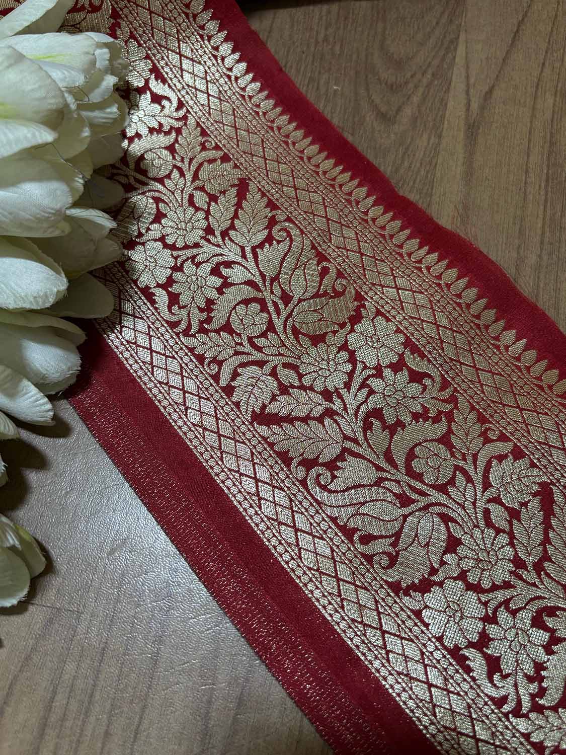 Red Banarasi Silk Lace: Classic Beauty (1 Mtr) - Luxurion World