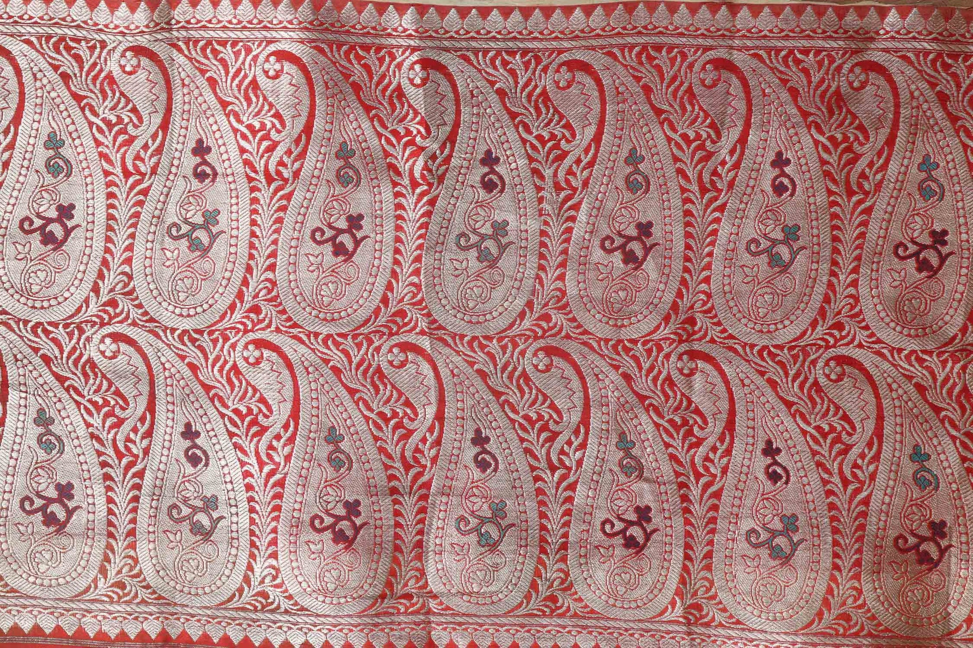 Red Banarasi Handloom Vintage Pure Silk Border ( 0.5 Mtr ) - Luxurion World