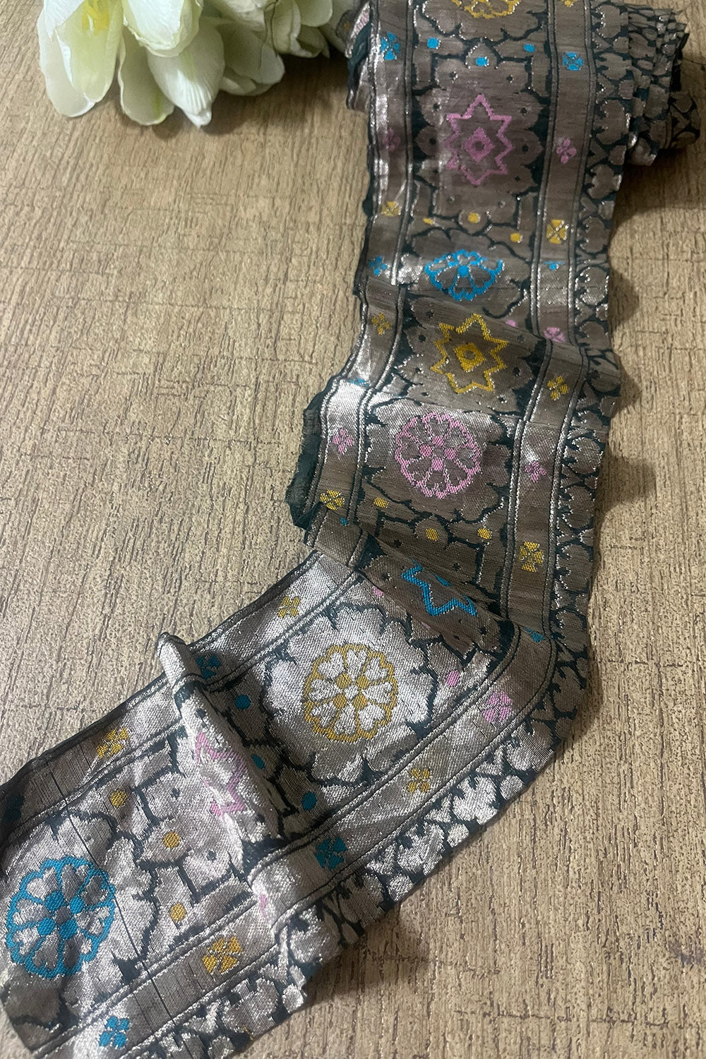 Exquisite Green Banarasi Handloom Vintage Pure Silk Border ( 2.5 Mtr ) - Luxurion World