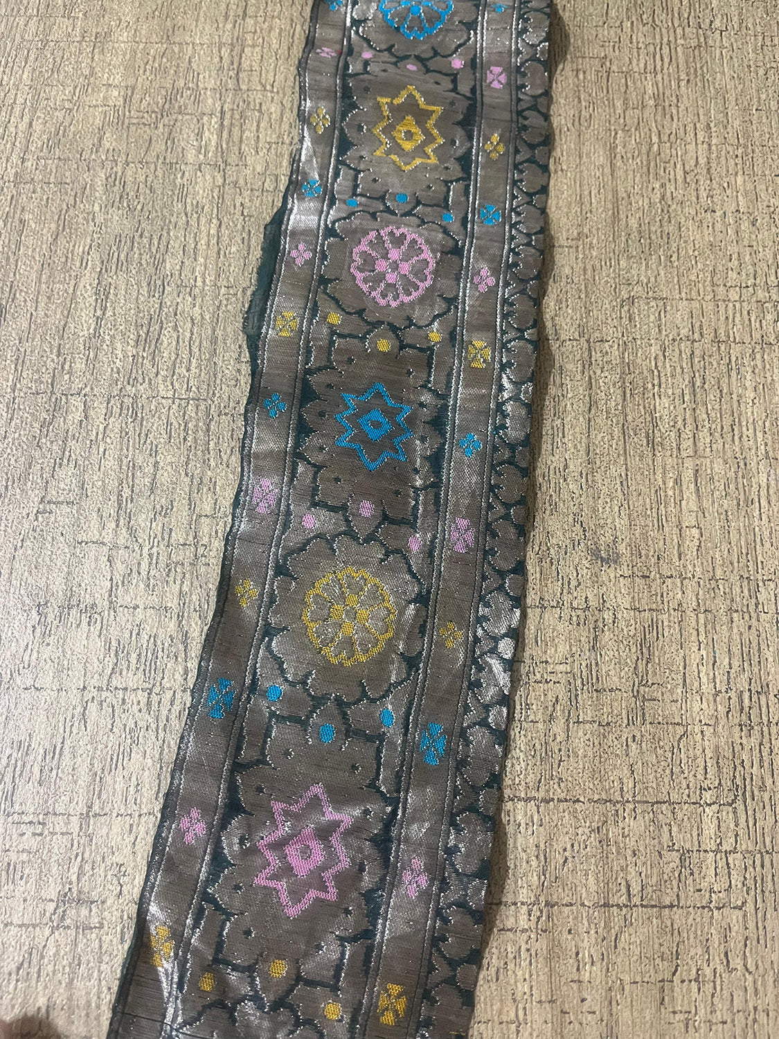 Exquisite Green Banarasi Handloom Vintage Pure Silk Border ( 2.5 Mtr ) - Luxurion World