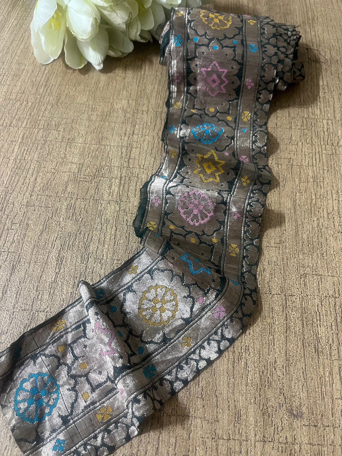 Exquisite Green Banarasi Handloom Vintage Pure Silk Border ( 2.5 Mtr ) - Luxurion World