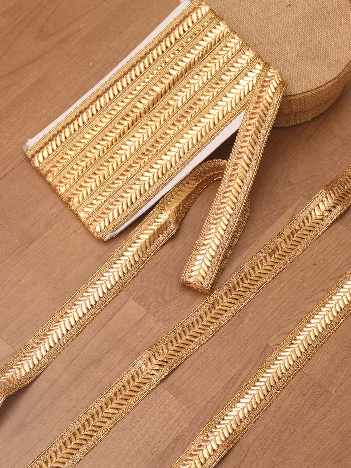 Golden Glam: 3 Meters of Trendy Lace for a Stunning Look - Luxurion World