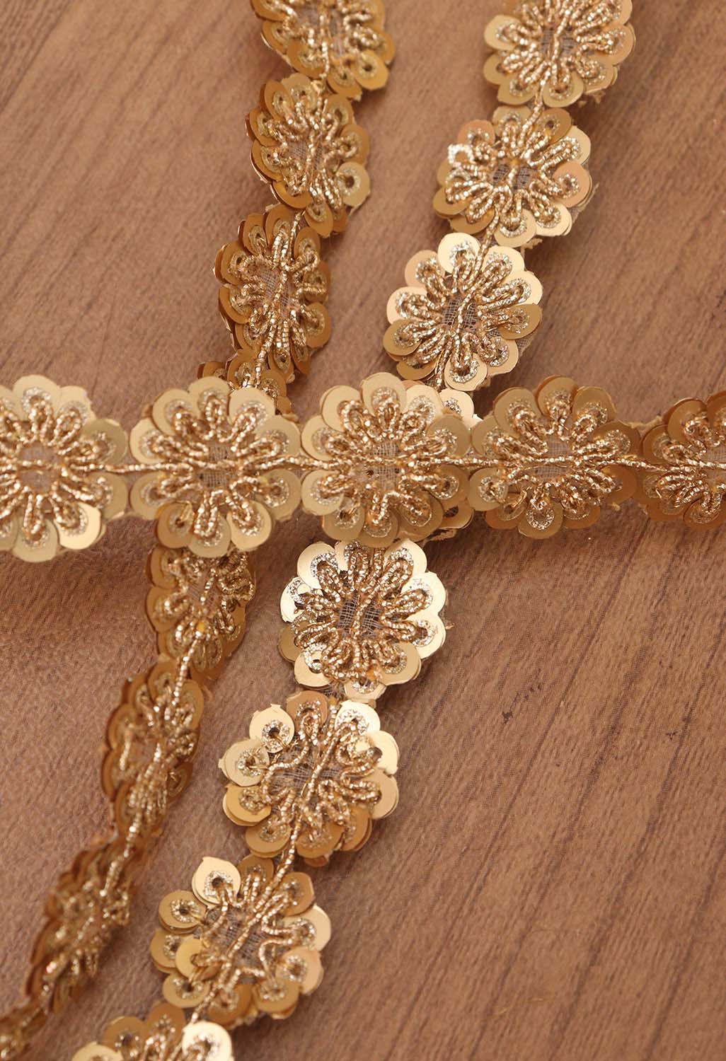 Golden Glamour: 9 Meters of Trendy Lace for a Stunning Look - Luxurion World