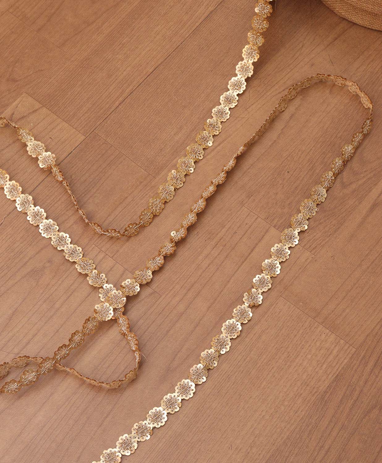 Golden Glamour: 9 Meters of Trendy Lace for a Stunning Look - Luxurion World