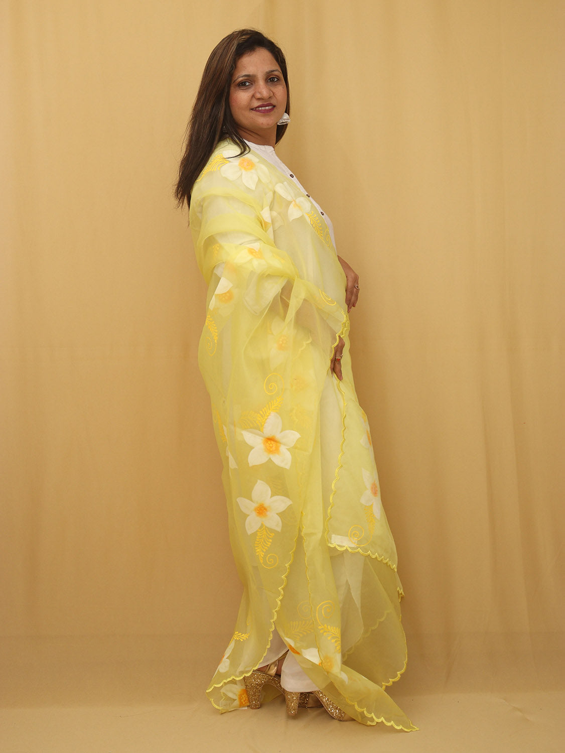 White Cotton Silk Suit With Yellow Hand Painted Organza Silk Scalloped Border Dupatta - Luxurion World