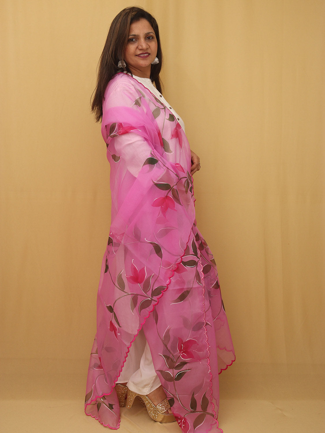 White Cotton Silk Suit With Purple Hand Painted Organza Silk Scalloped Border Dupatta - Luxurion World