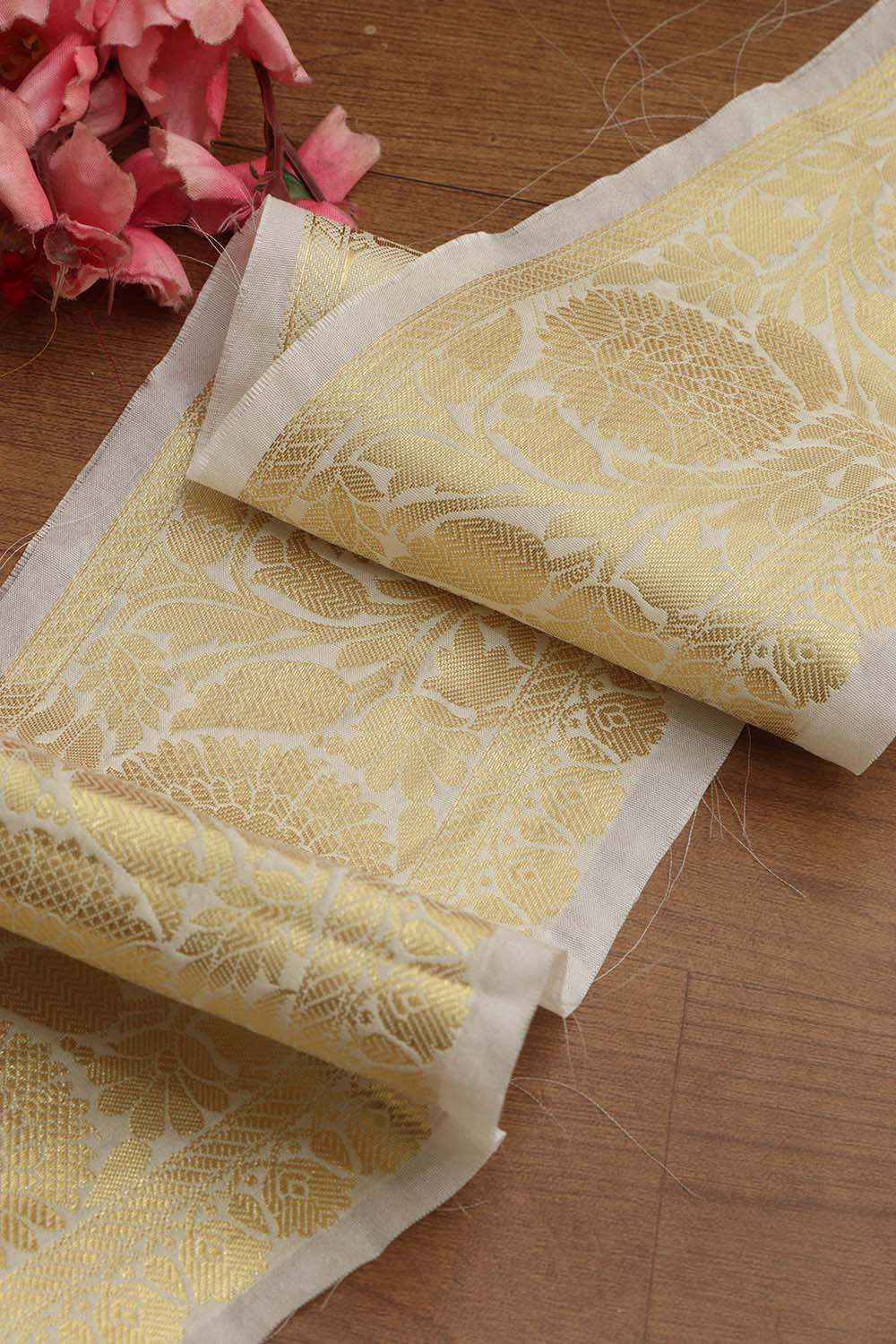 Dyeable Banarasi Silk Lace ( 0.75 MTR) - Luxurion World