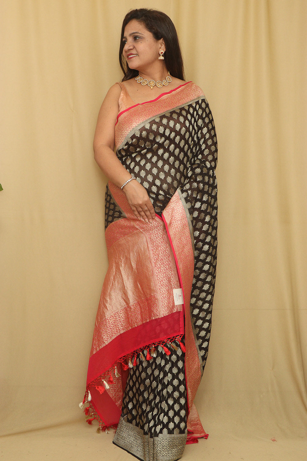 Black Handloom Banarasi Georgette Saree - Ethnic Elegance - Luxurion World