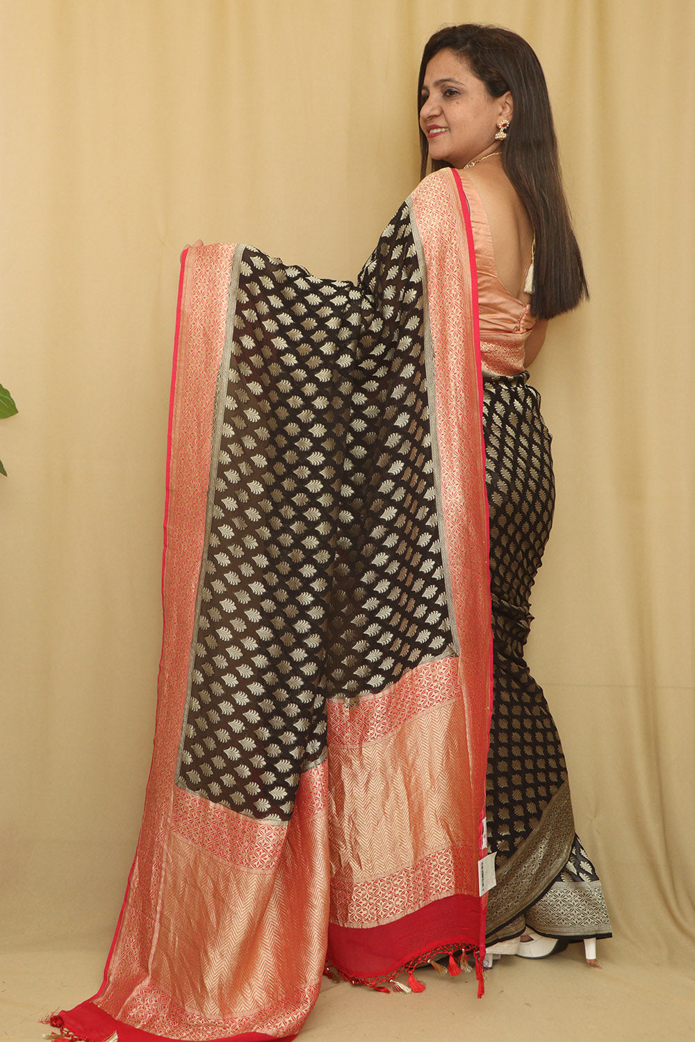 Black Handloom Banarasi Georgette Saree - Ethnic Elegance - Luxurion World