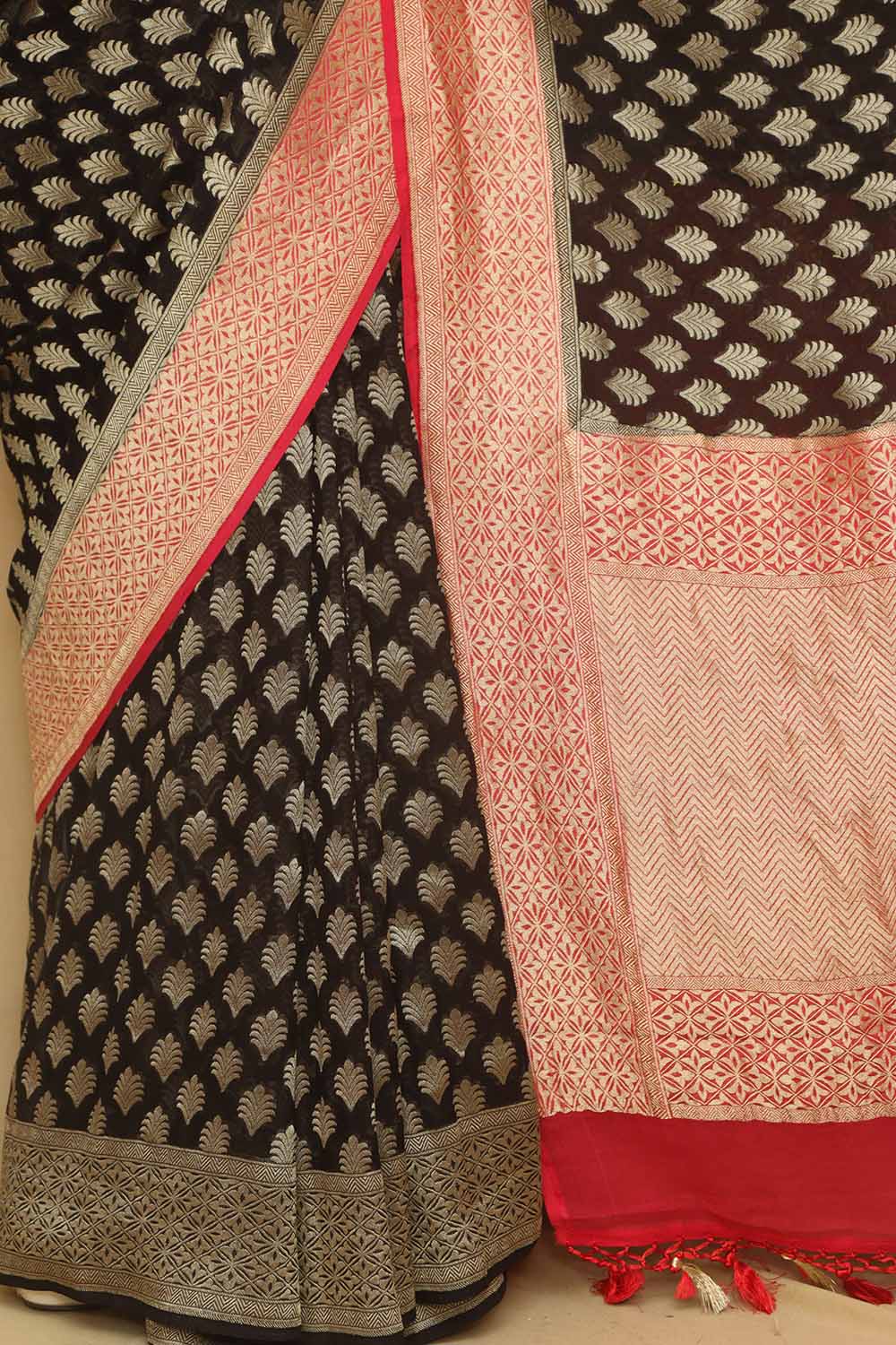 Black Handloom Banarasi Georgette Saree - Ethnic Elegance - Luxurion World
