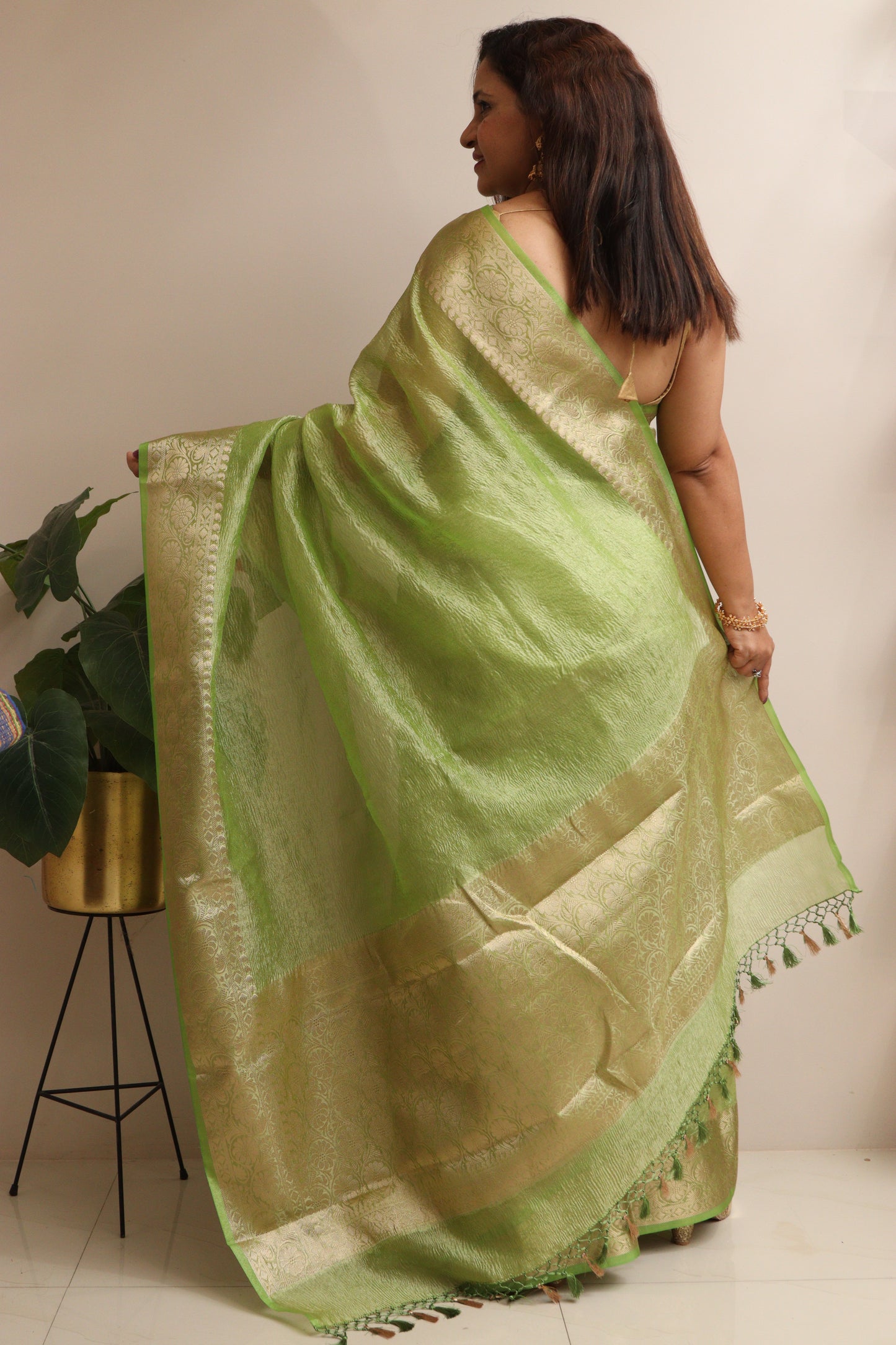 Exquisite Green Banarasi Crush Tissue Silk Saree - Luxurion World