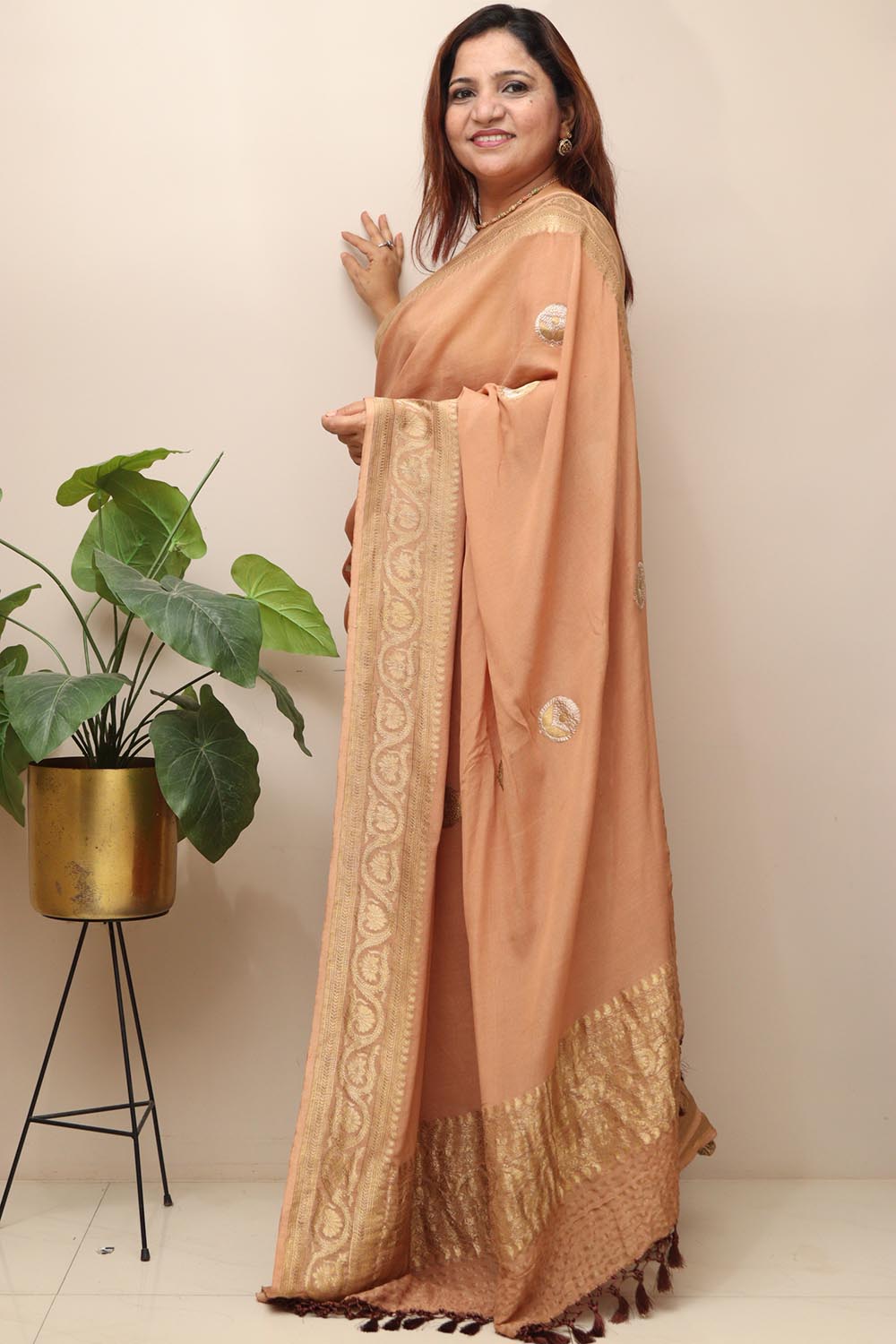 Pastel Brown Handloom Banarasi Georgette Booti Design Saree - Luxurion World