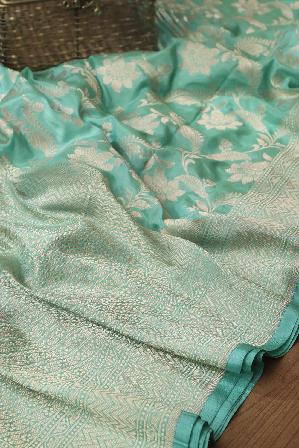 Green Banarasi Handloom Pure Katan Silk Saree - Luxurion World