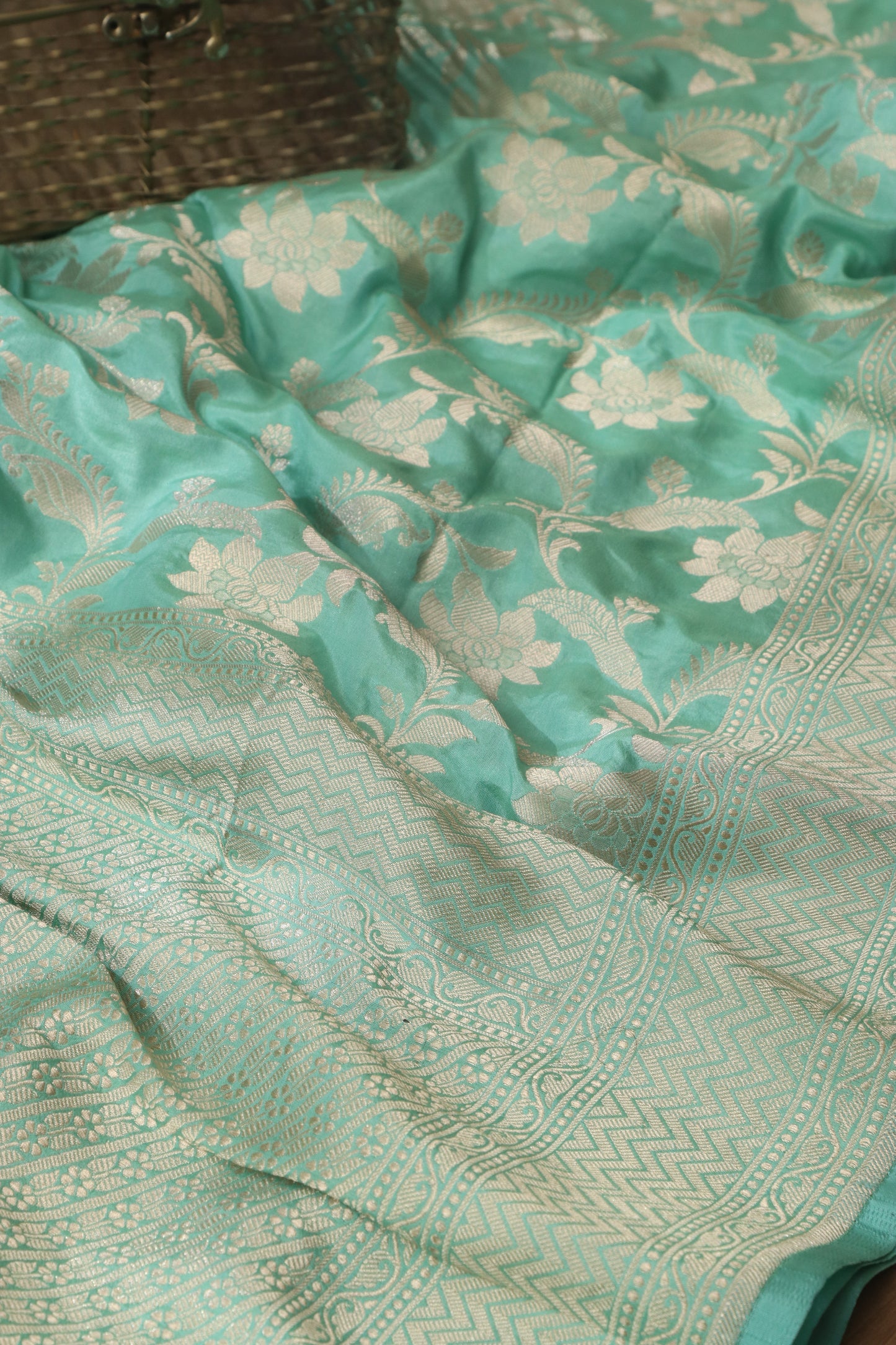 Green Banarasi Handloom Pure Katan Silk Saree - Luxurion World