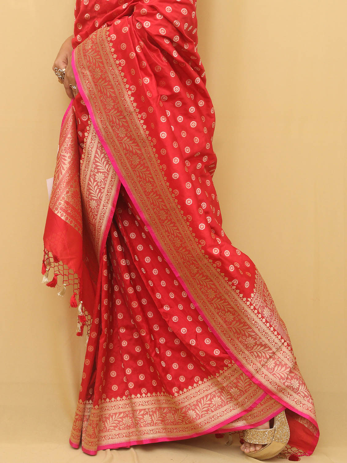 Red Handloom Banarasi Pure Katan Silk Booti Design Saree - Luxurion World