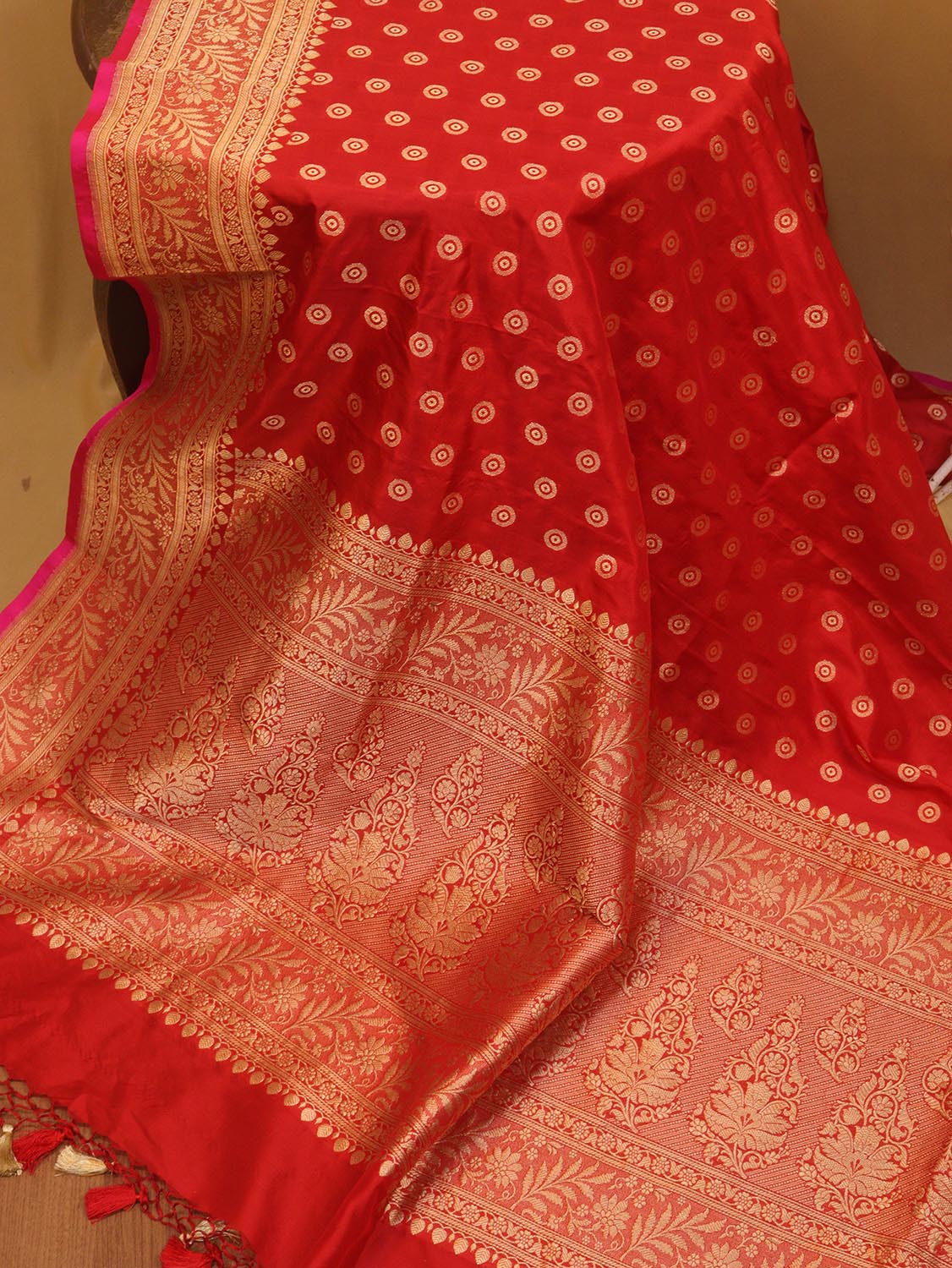 Red Handloom Banarasi Pure Katan Silk Booti Design Saree - Luxurion World