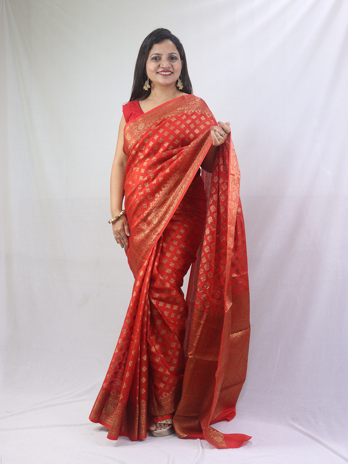 Exquisite Red Banarasi Koniya Silk Saree with Intricate Design - Luxurion World