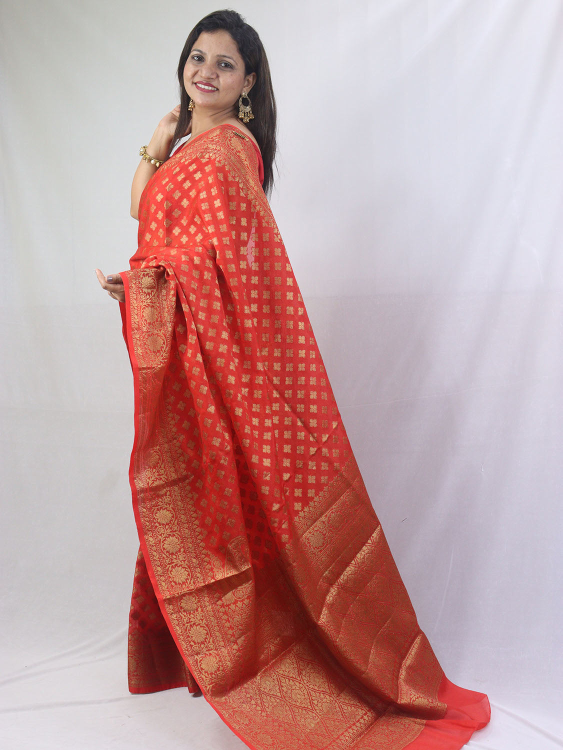 Exquisite Red Banarasi Koniya Silk Saree with Intricate Design - Luxurion World
