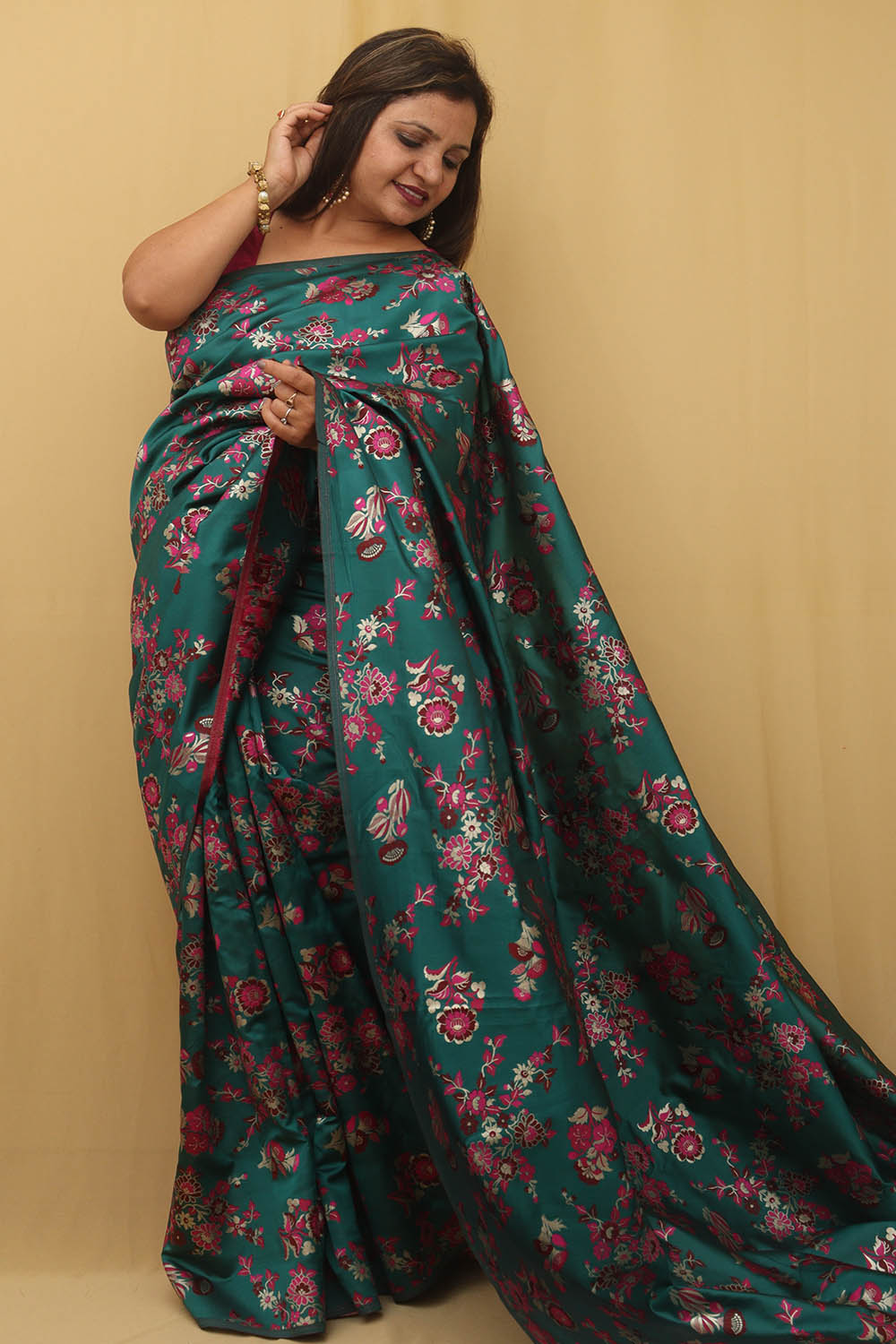 Stunning Green Banarasi Silk Meenakari Saree - Perfect for Any Occasion! - Luxurion World