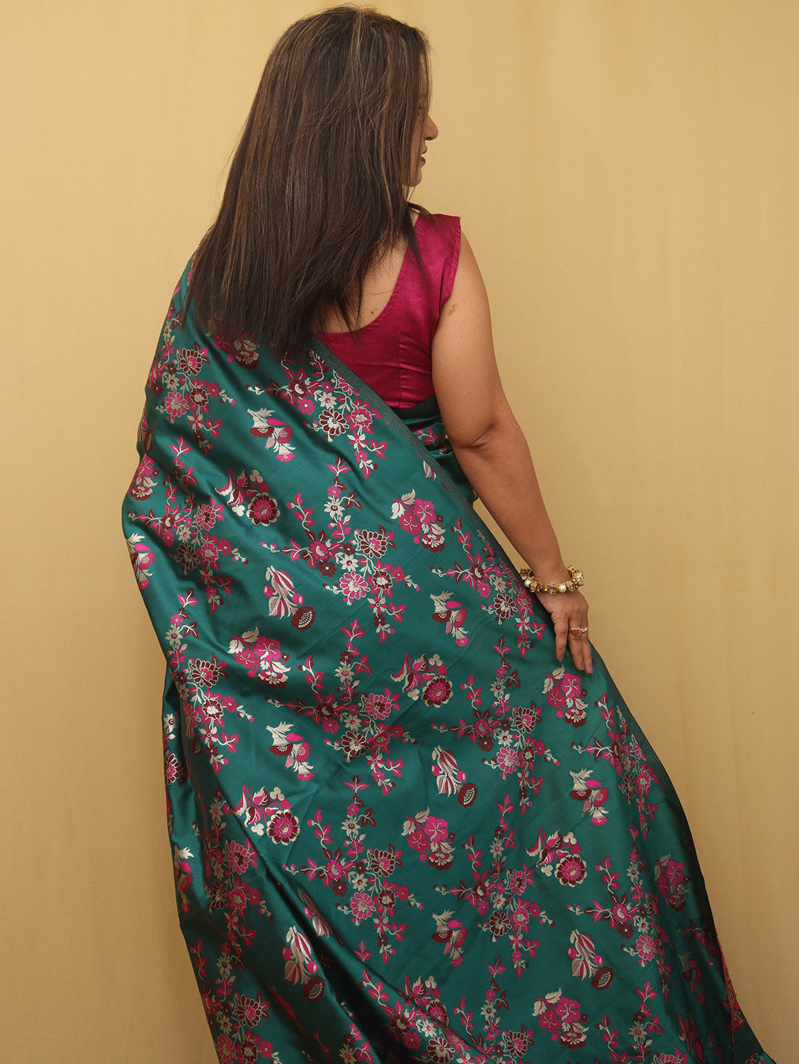 Stunning Green Banarasi Silk Meenakari Saree - Perfect for Any Occasion! - Luxurion World