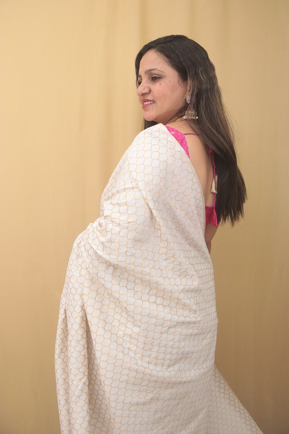 Dazzling Banarasi Silk Saree: Exquisite Elegance for All Events - Luxurion World