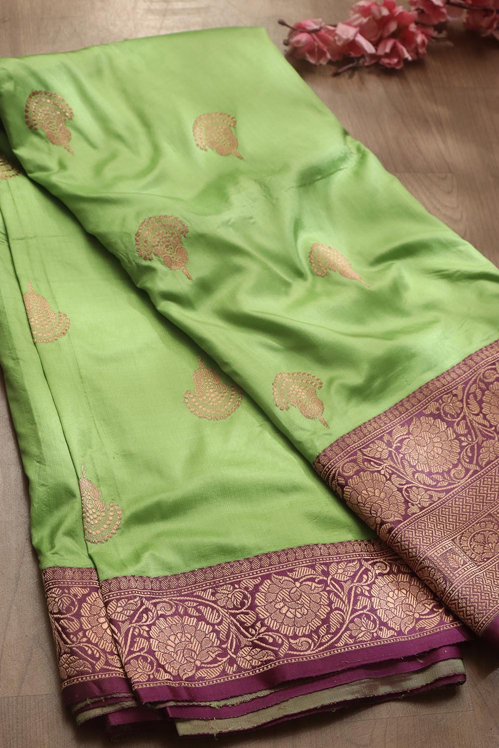 Exquisite Green Banarasi Handloom Pure Katan Silk Saree - Luxurion World