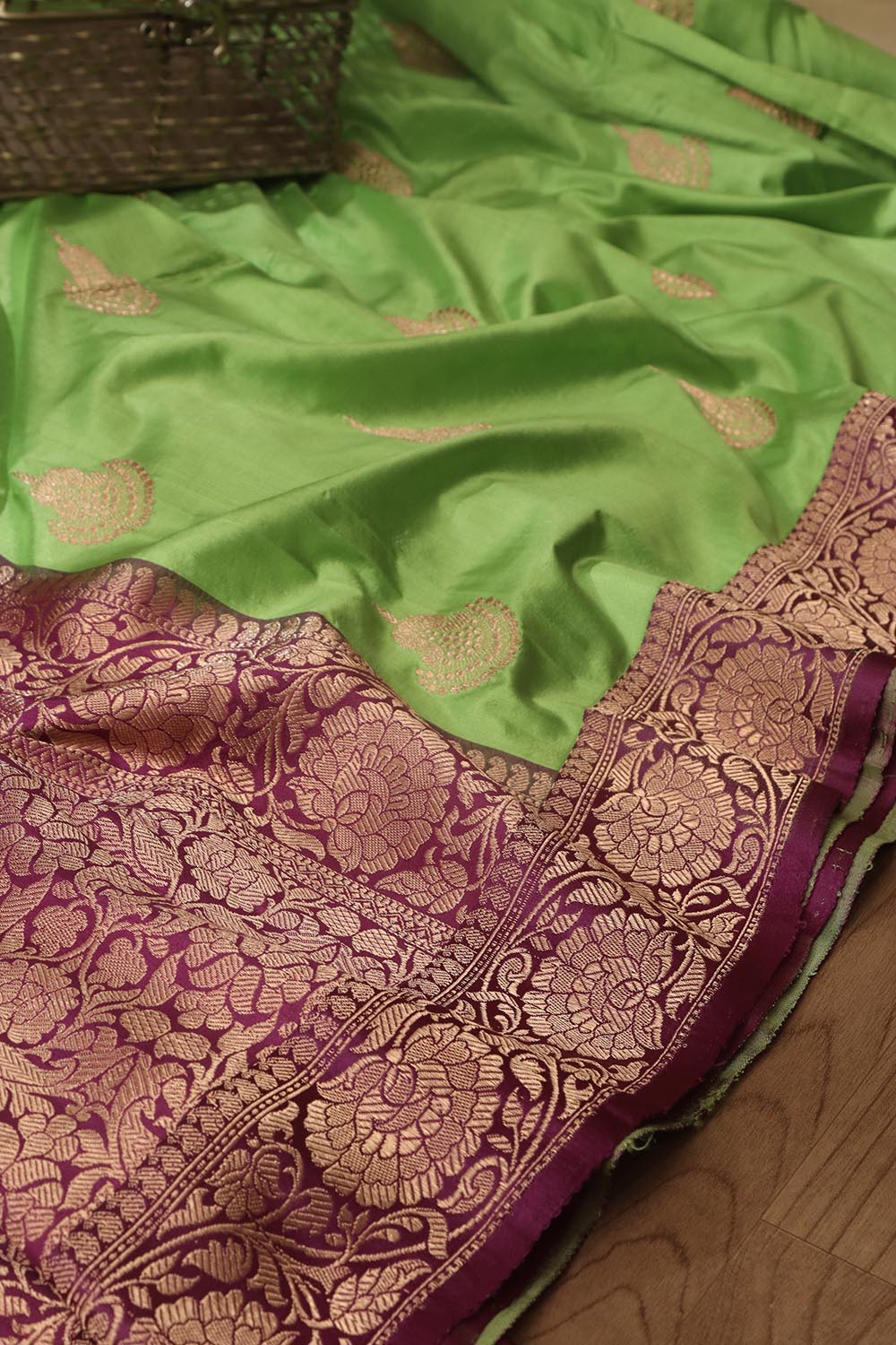 Exquisite Green Banarasi Handloom Pure Katan Silk Saree - Luxurion World