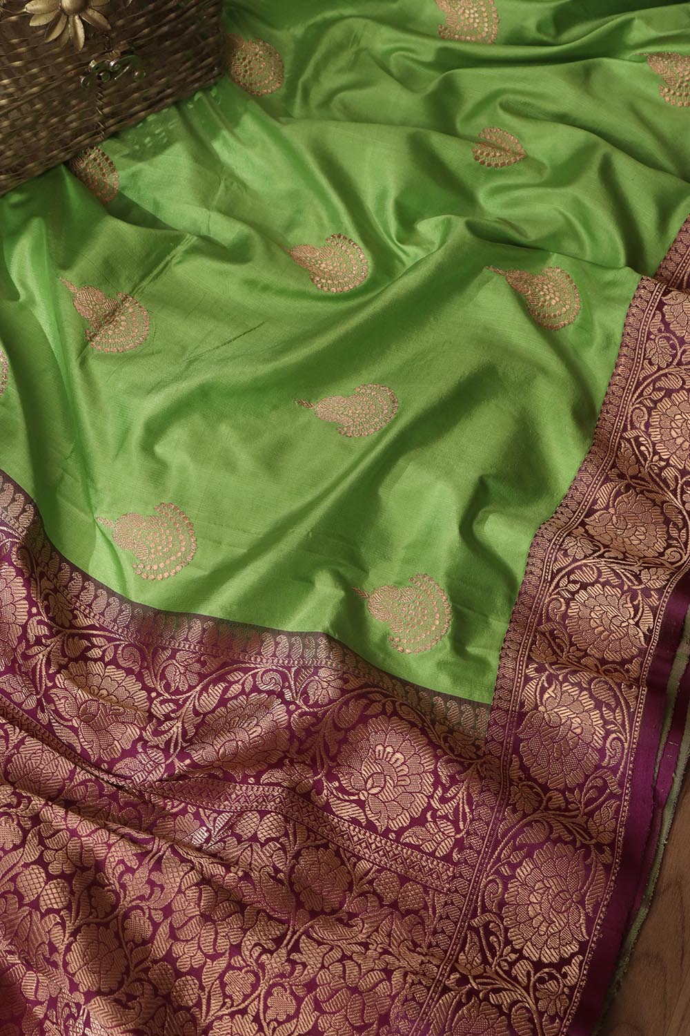 Exquisite Green Banarasi Handloom Pure Katan Silk Saree - Luxurion World