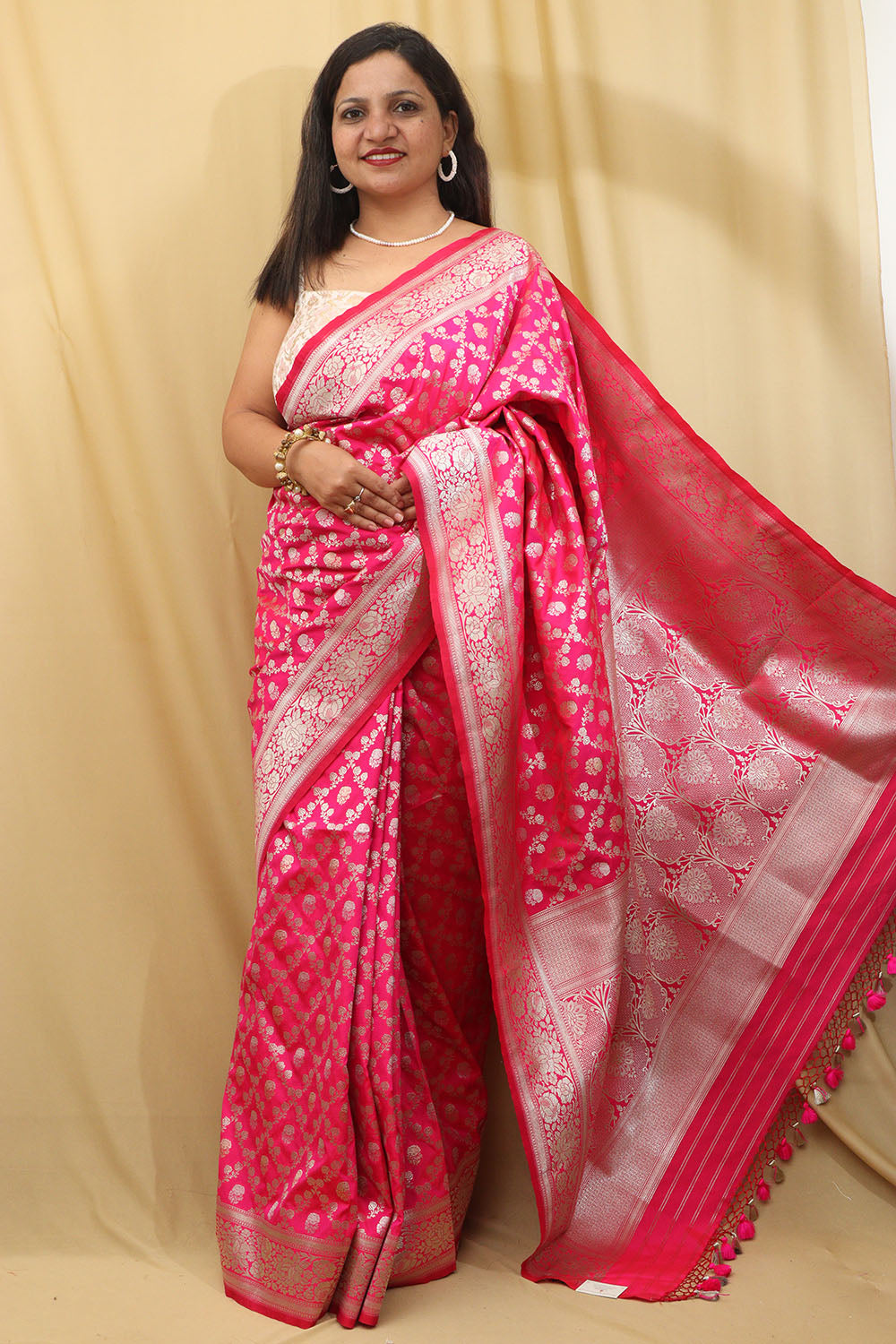 Stunning Pink Banarasi Silk Saree - Elegant and Timeless - Luxurion World