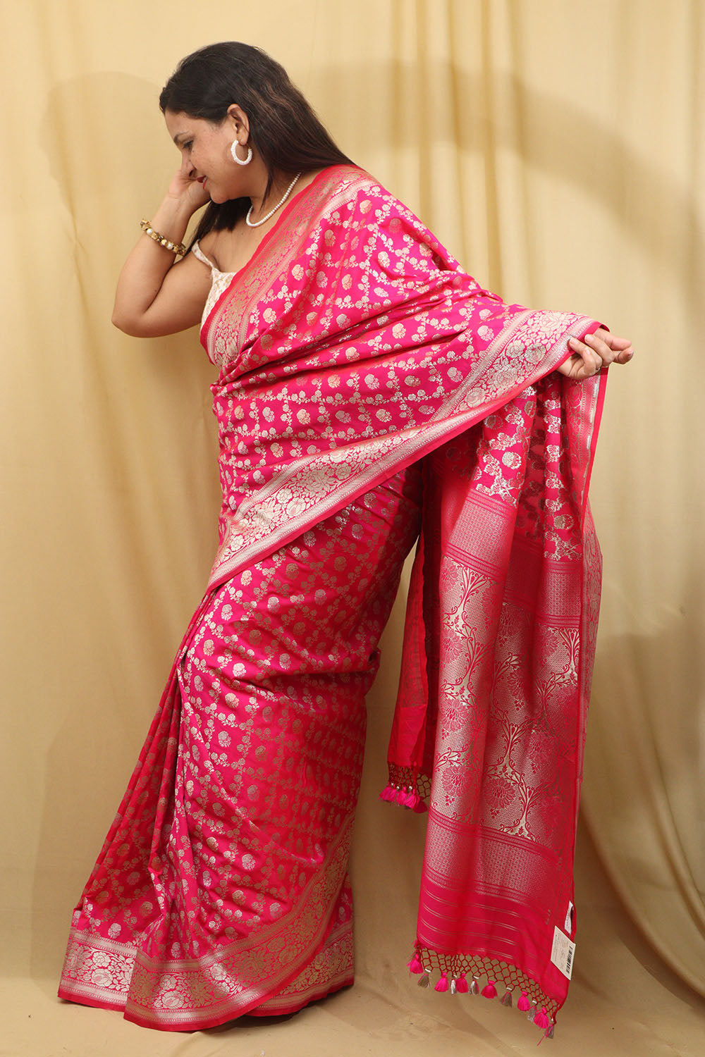 Stunning Pink Banarasi Silk Saree - Elegant and Timeless - Luxurion World