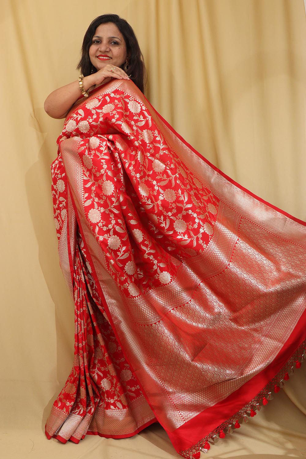 Stunning Red Banarasi Silk Saree - Elegant and Timeless - Luxurion World