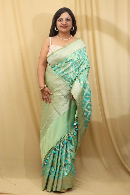 Stunning Green Banarasi Silk Saree - Elegant and Timeless - Luxurion World