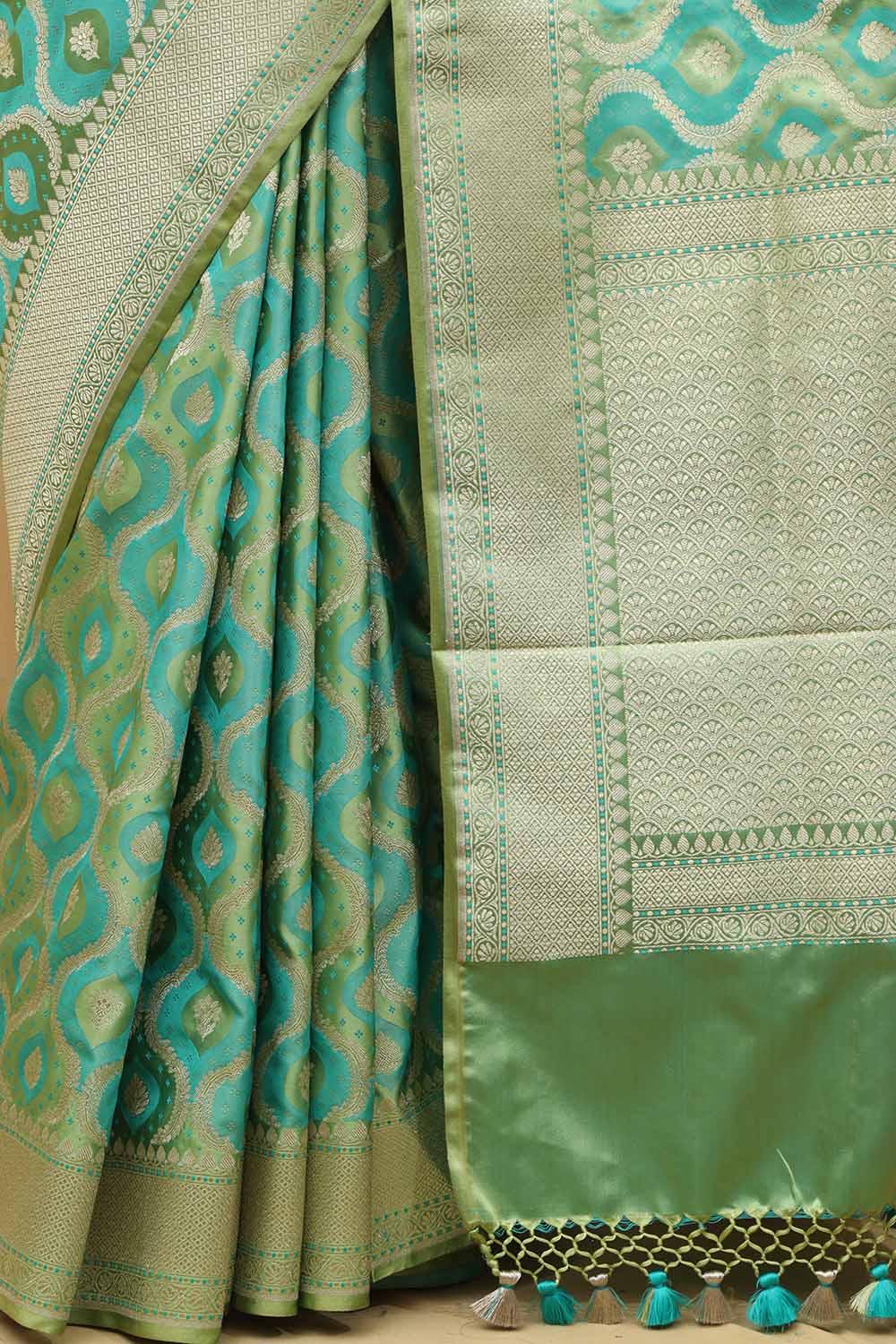 Stunning Green Banarasi Silk Saree - Elegant and Timeless - Luxurion World