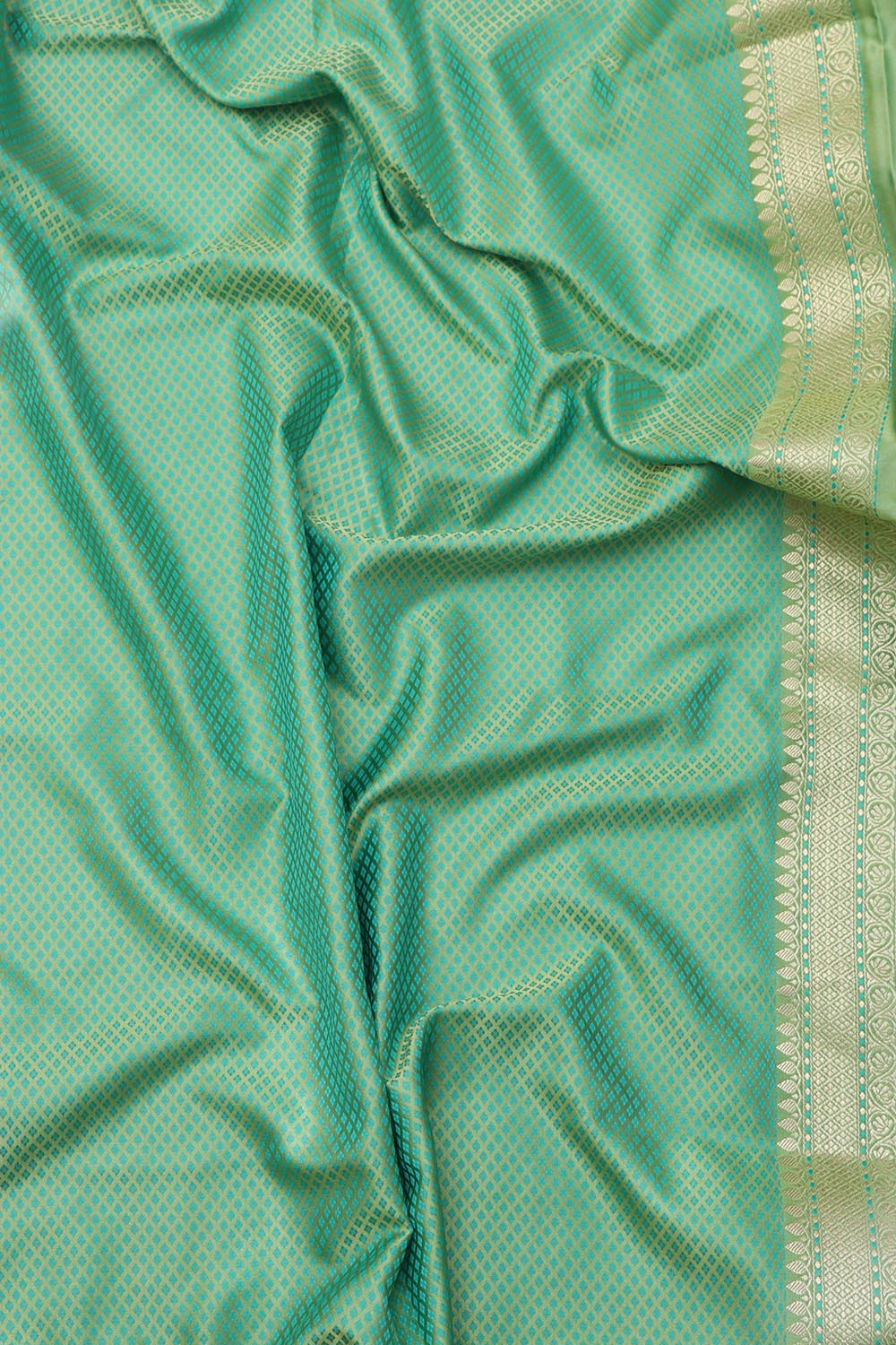 Stunning Green Banarasi Silk Saree - Elegant and Timeless - Luxurion World