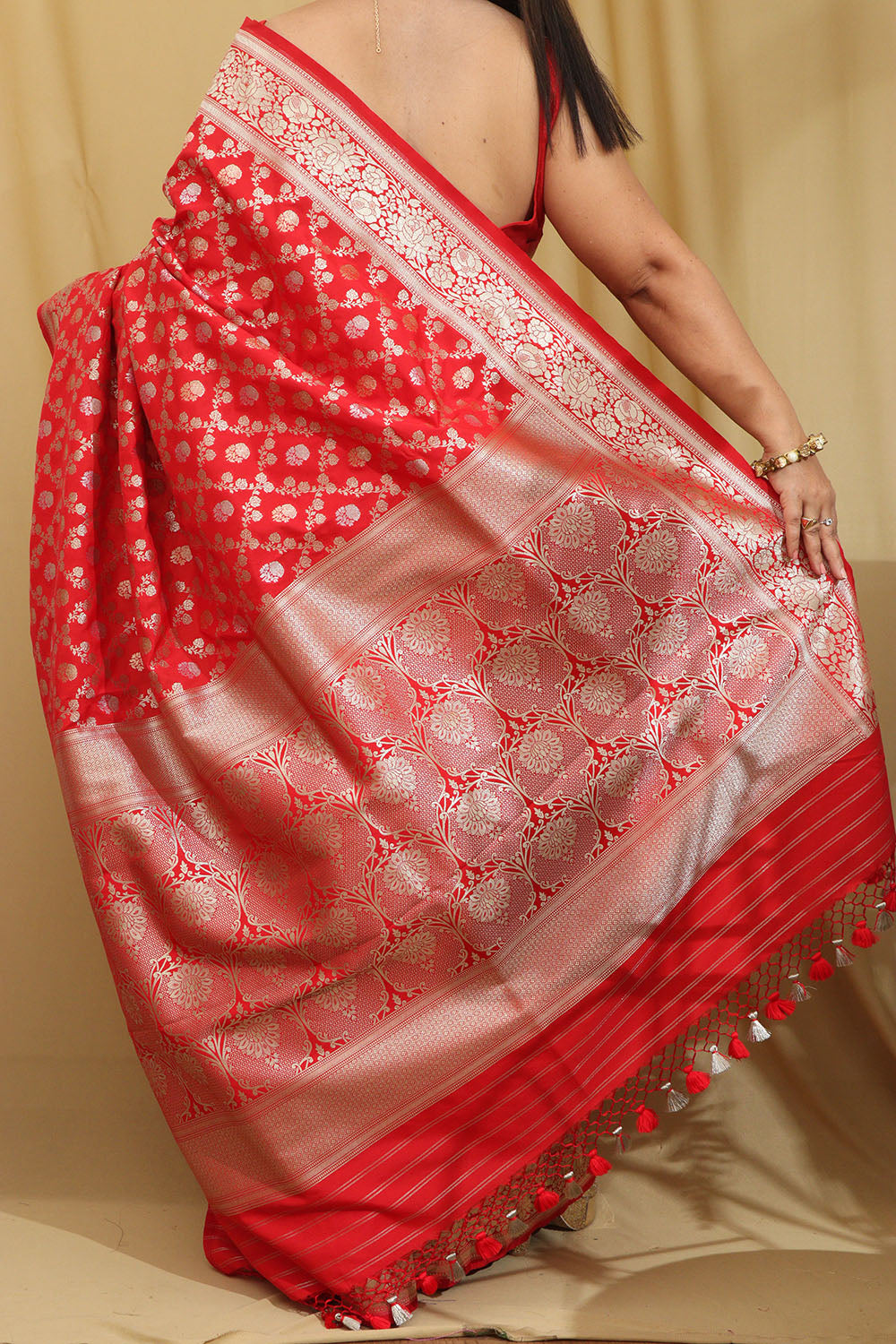 Stunning Red Banarasi Silk Saree - Perfect for Any Occasion - Luxurion World
